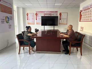 管道难题社区解，感恩锦旗暖人心